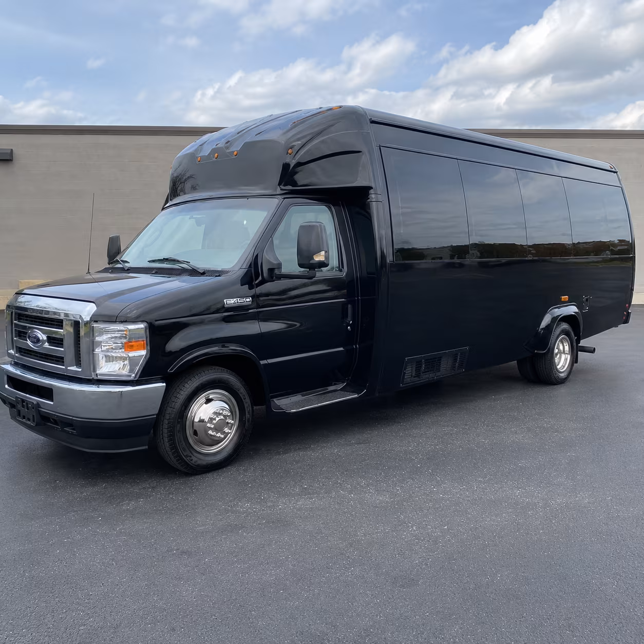 buses for trade show staff and exhibitor moves between south fulton venues
